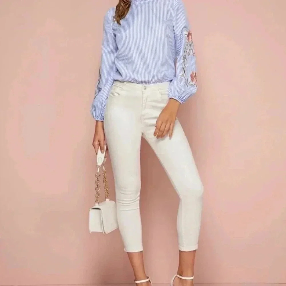 Ruffles Nick  Blouse with embroidered sleeve - Picture 4 of 7